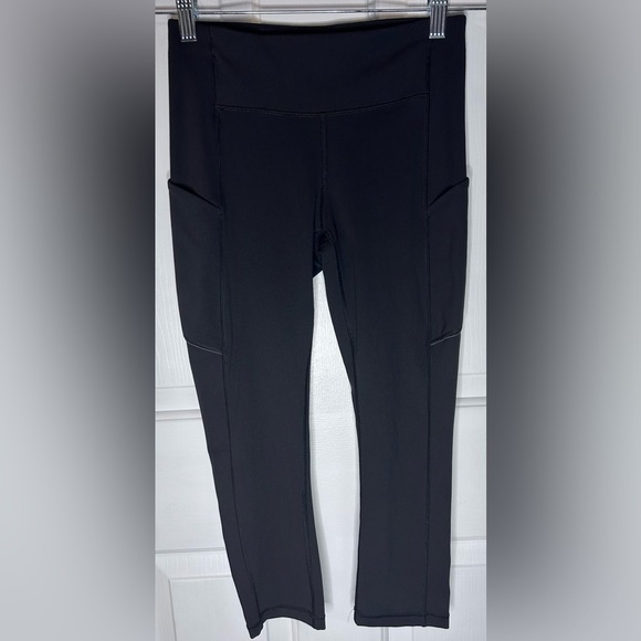 Lululemon Speed Up Crop (21")- Black/ Size 4 - Picture 4 of 10